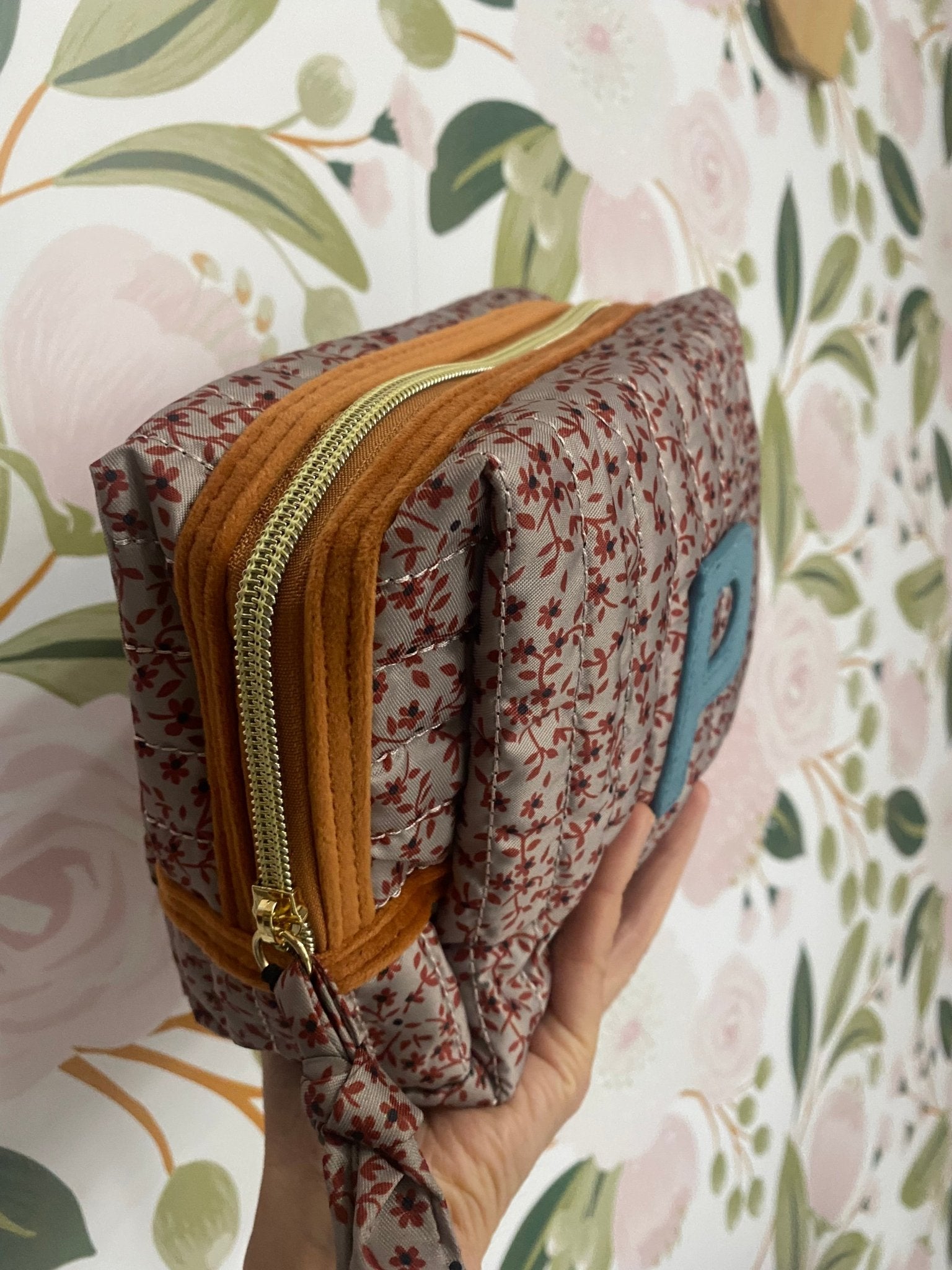 POUCH LETTERA P FANGO/ARANCIO NALI - Fanatica Boutique