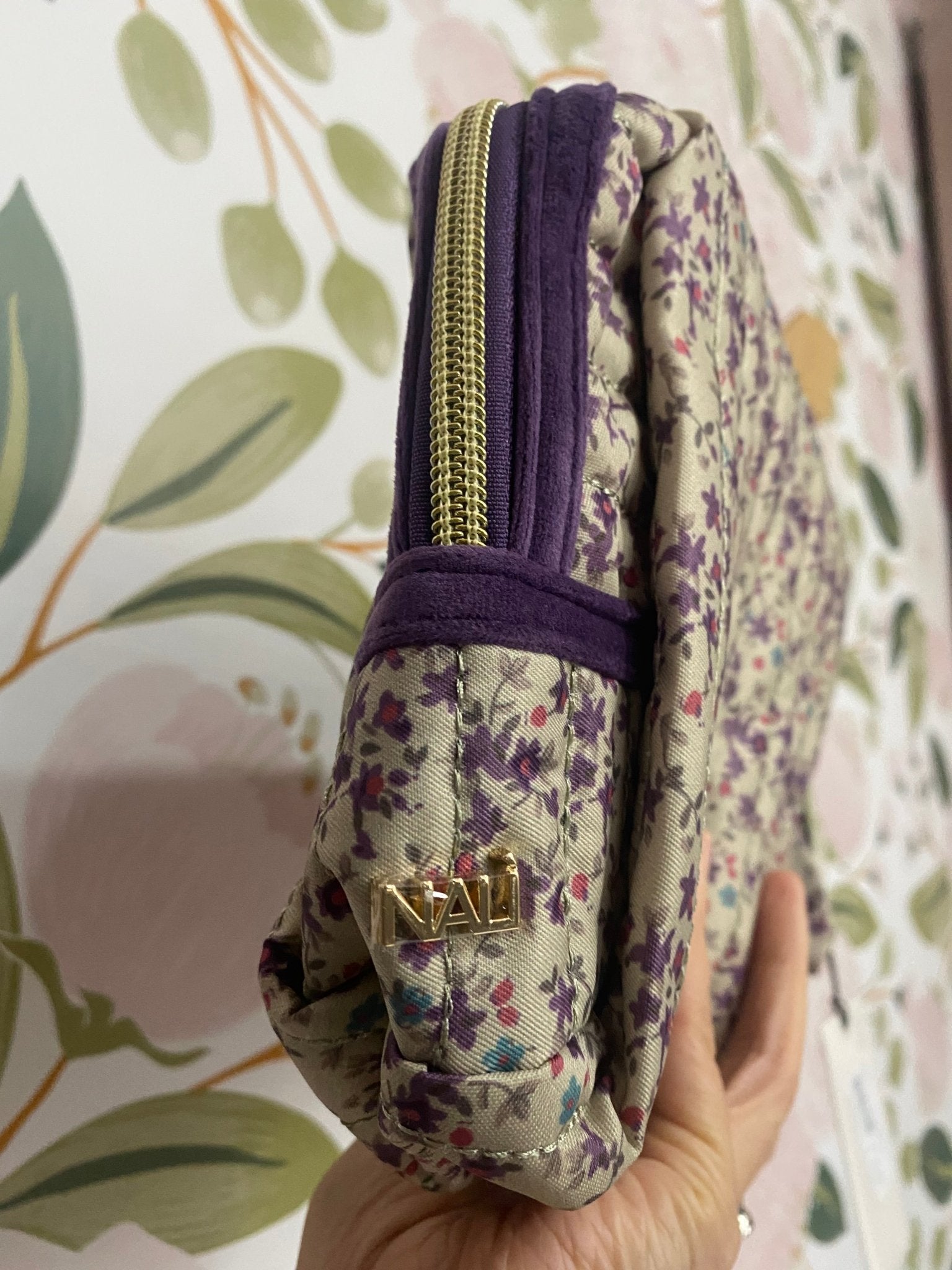 POUCH LETTERA R BEIGE/VIOLA NALI - Fanatica Boutique