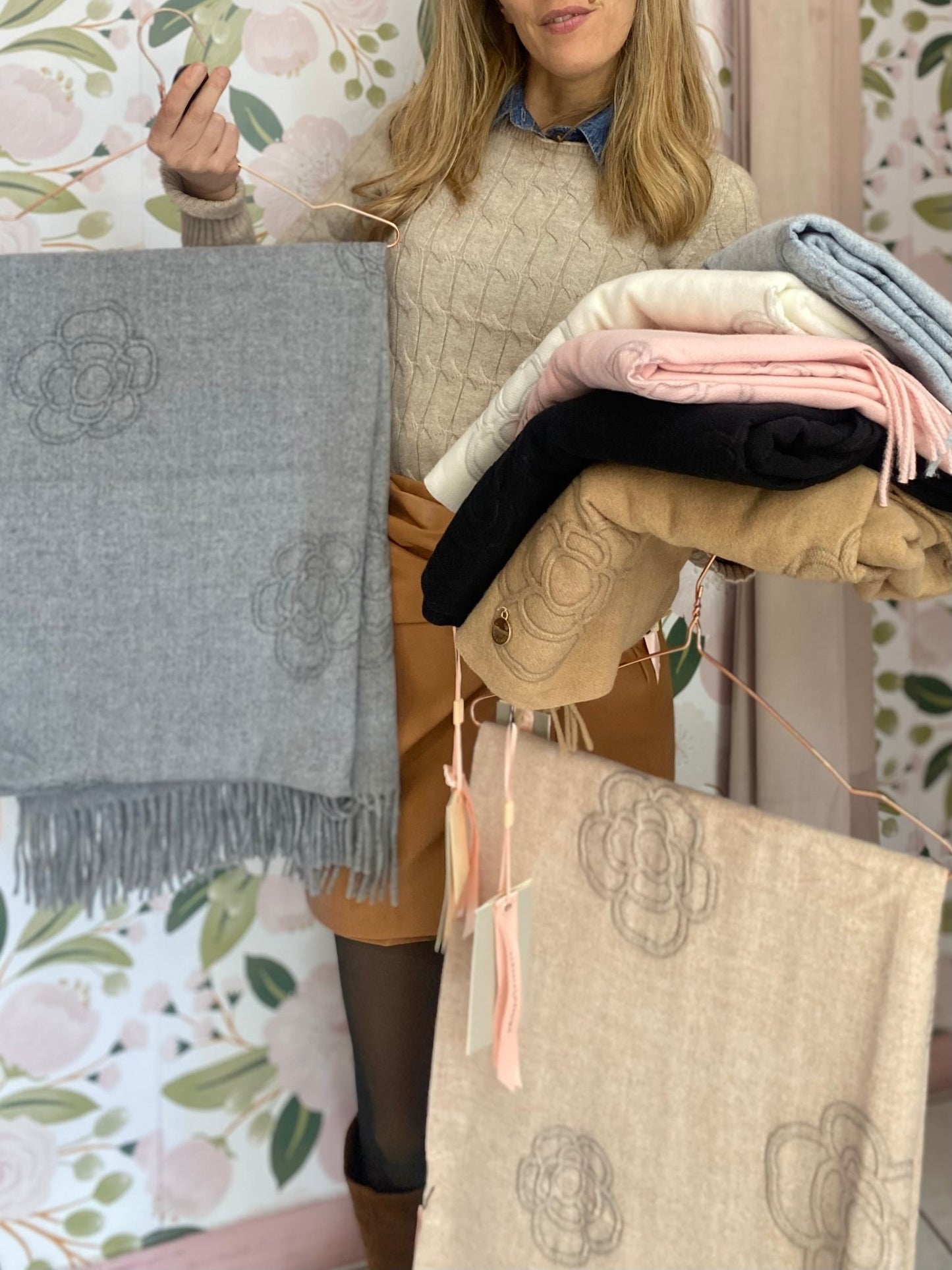 SCIARPA ALESSIA MASSIMO TINTA UNITA FIORI - Fanatica Boutique