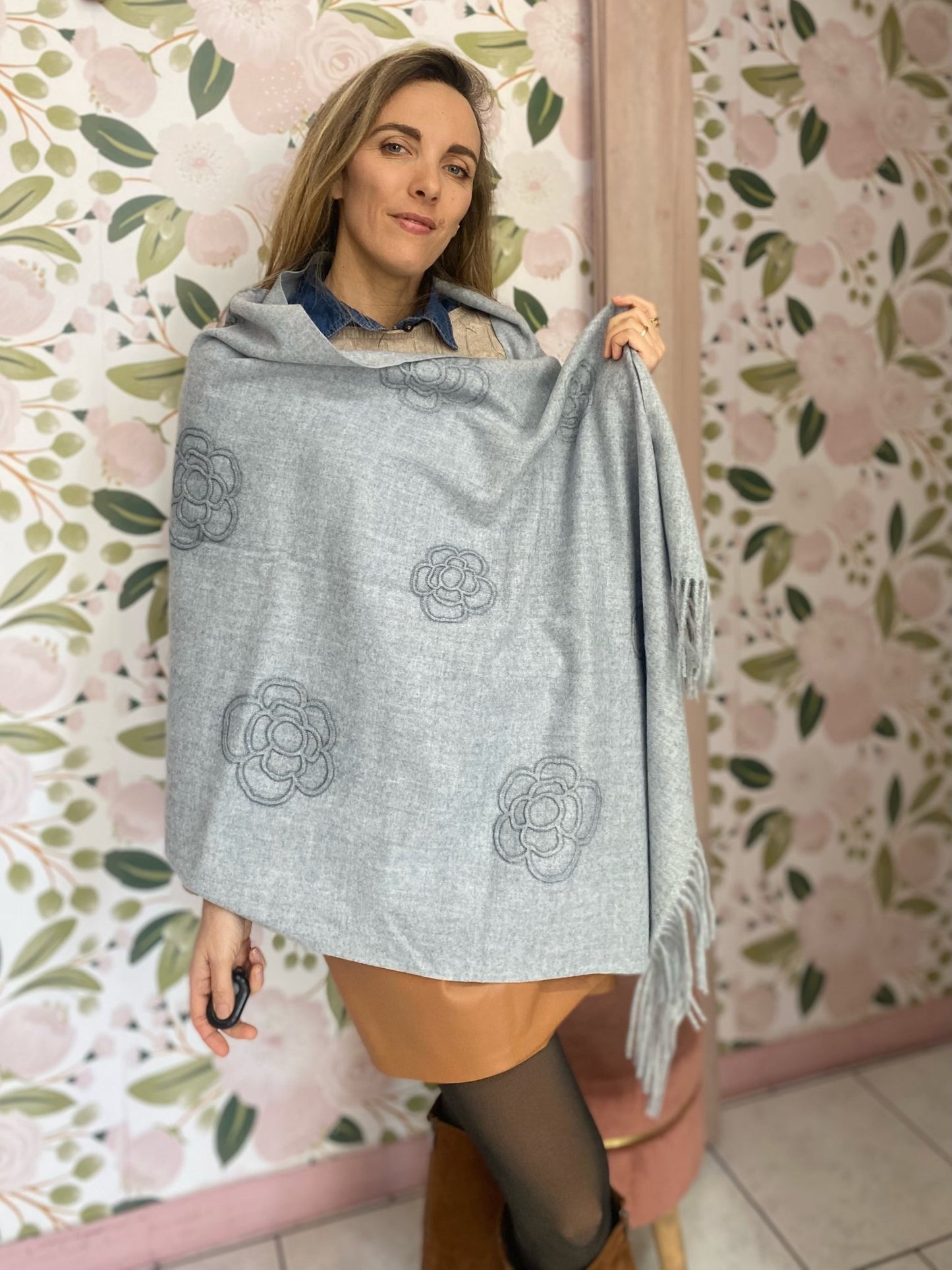 SCIARPA ALESSIA MASSIMO TINTA UNITA FIORI - Fanatica Boutique